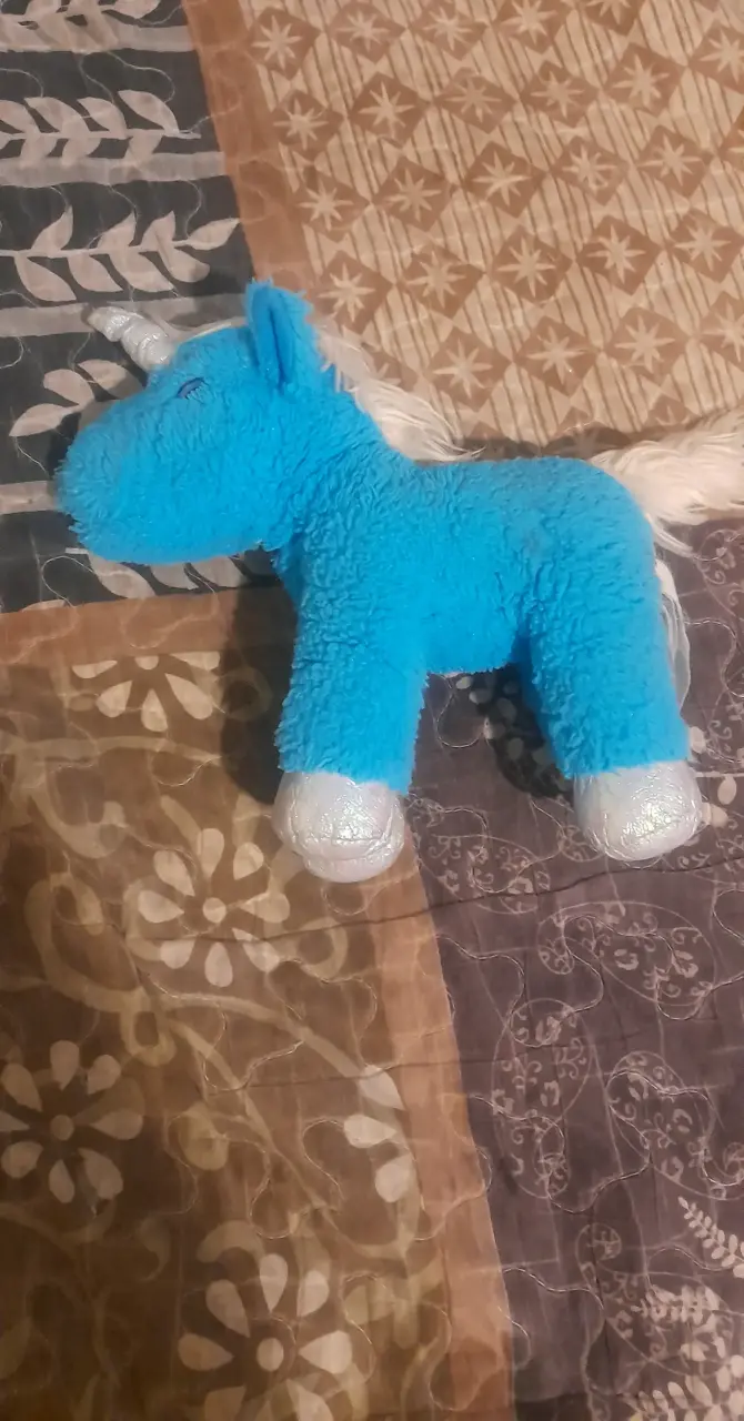 Peluche de unicornio azul con detalles brillantes - 2