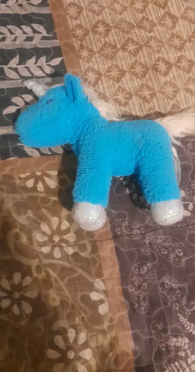Peluche de unicornio azul con detalles brillantes - miniatura 2