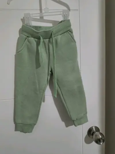 Pantalones de bebé en algodón verde y gris - miniatura 2