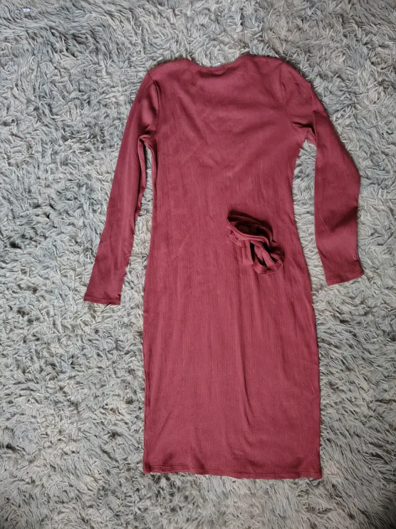 Vestido largo rosa con botones y cinturón - 2