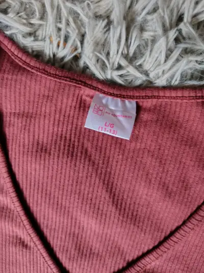 Vestido largo rosa con botones y cinturón - miniatura 3