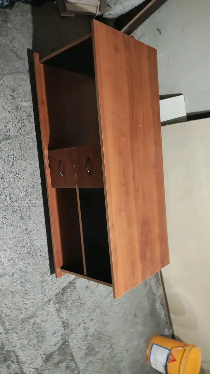 Mesa de centro de madera con compartimentos - 2