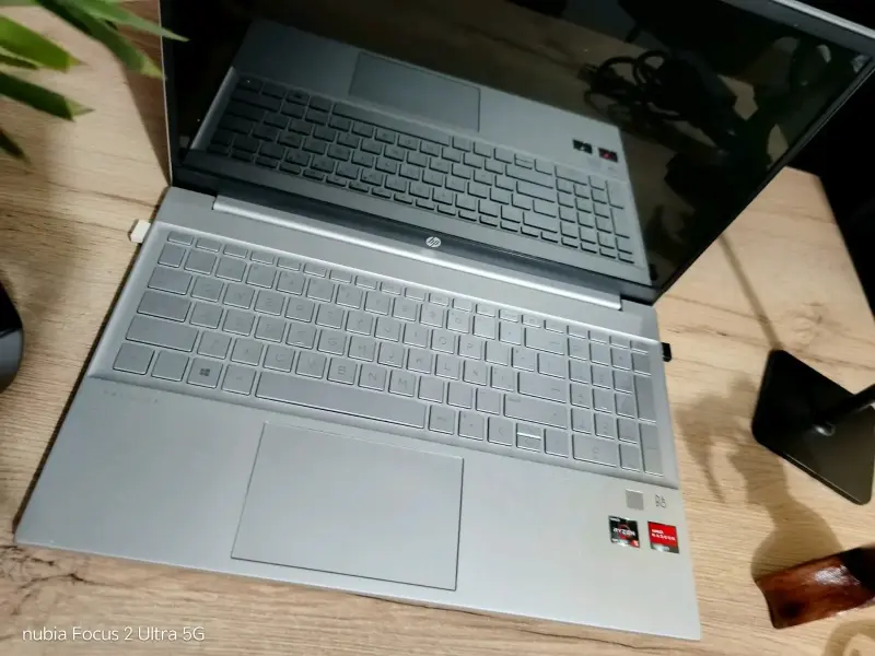 Laptop HP Pavilion 15-eh006la - 2