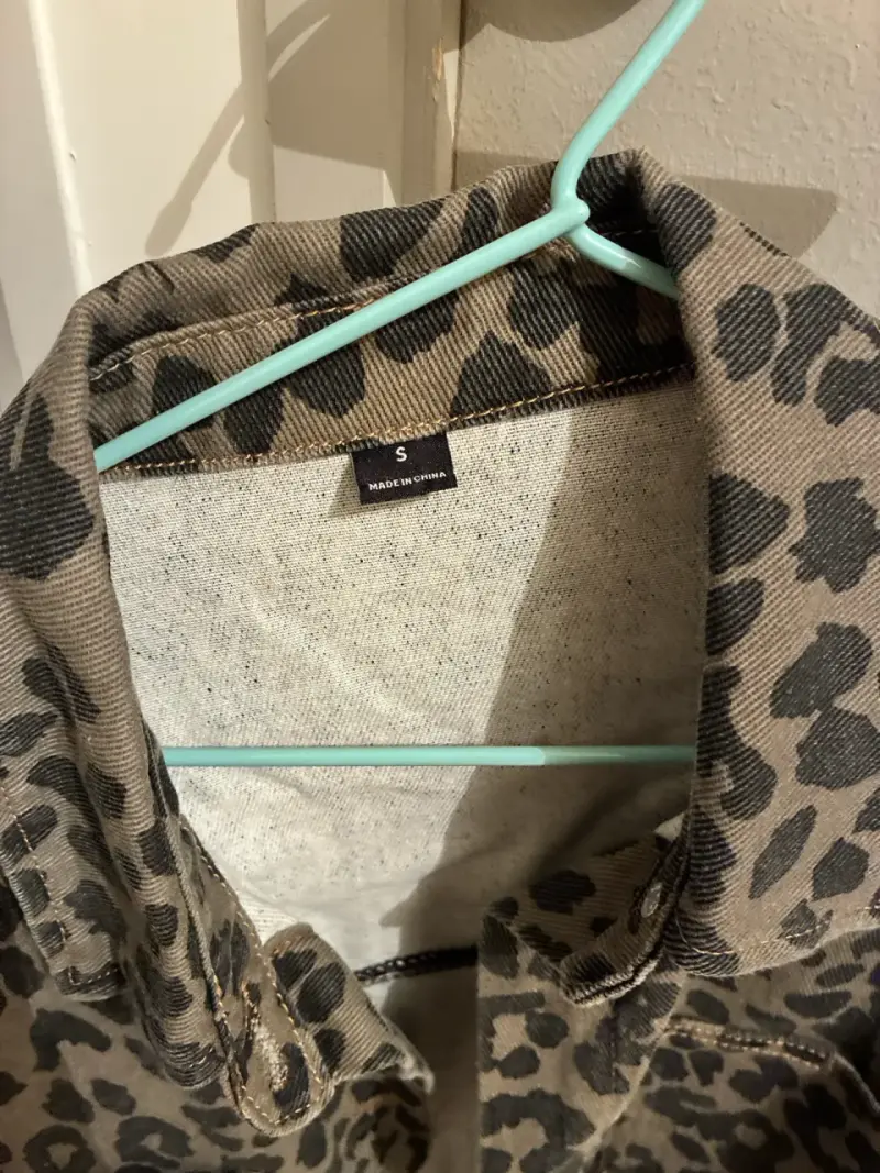 Chaqueta de mezclilla con estampado animal print - 3
