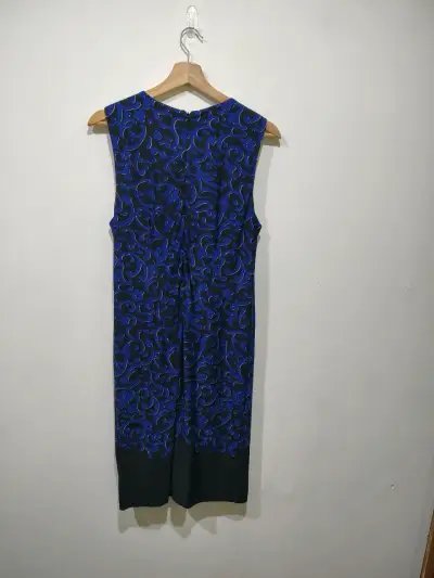 Vestido sin mangas azul con estampado Just Taylor - miniatura 2