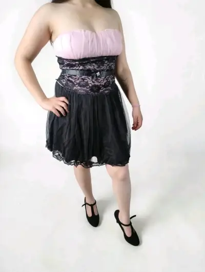 Vestido de fiesta corto en varios colores - miniatura 1