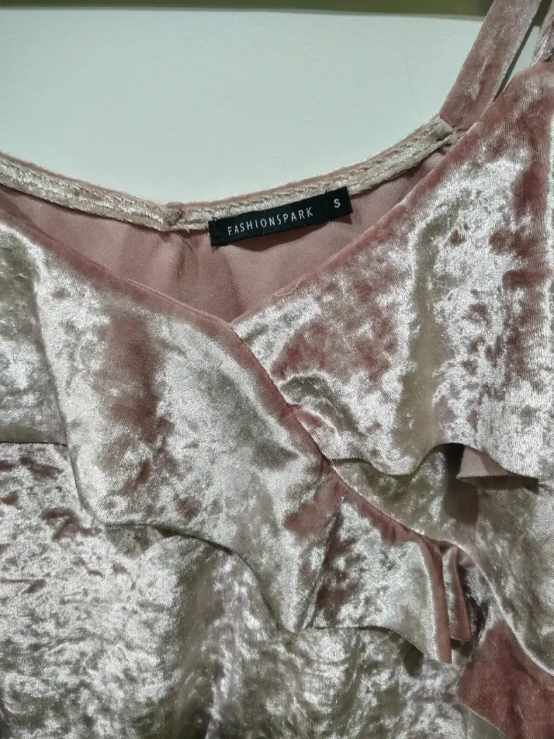 Blusa de terciopelo rosa con volantes - 3
