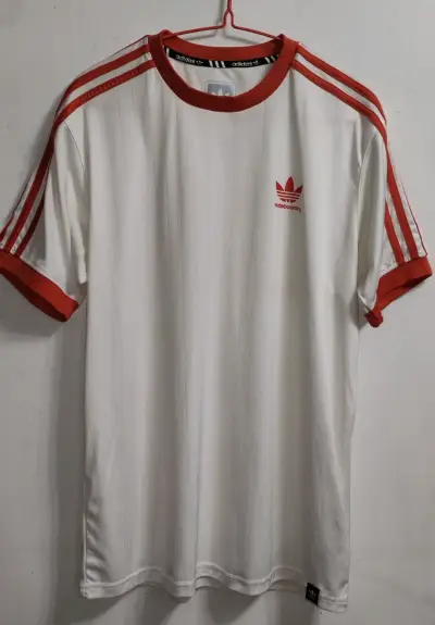 Polera Adidas Skateboarding Talla M  DISEÑO UNICO. - miniatura 1