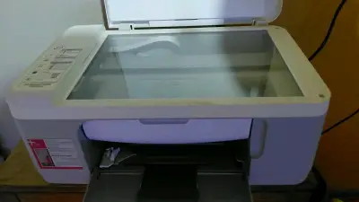 Impresora multifuncional HP Deskjet F2050 usada - miniatura 1