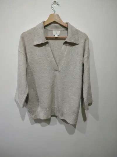 Suéter de lana gris H&M con cuello en V - miniatura 1