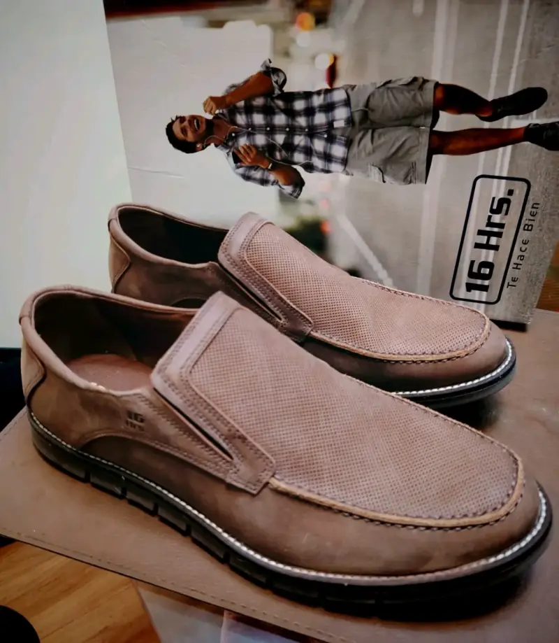 Zapatos casuales de cuero marrón 16 Hrs - 5