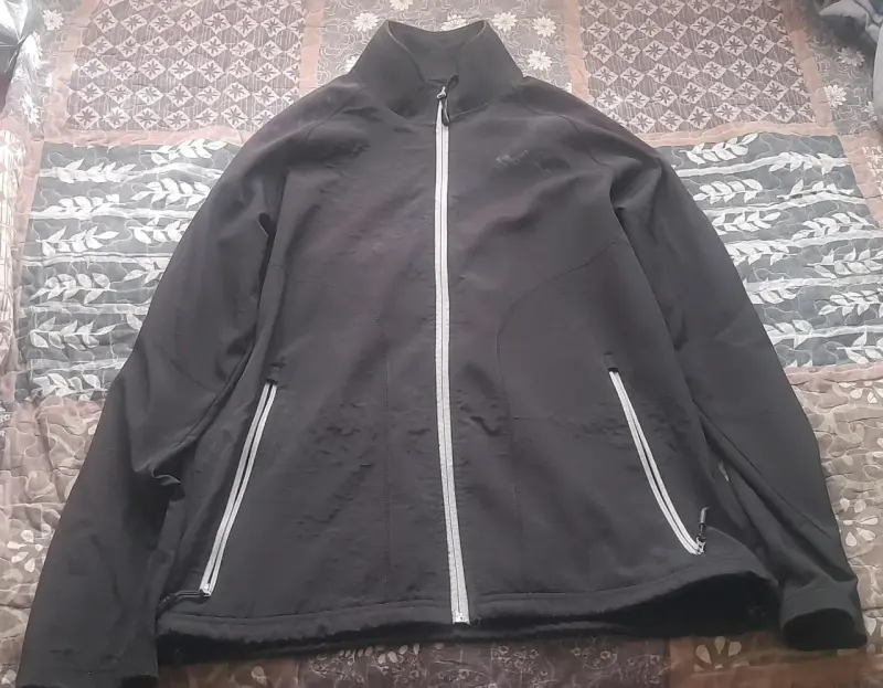 Chaqueta negra Crivit Outdoor con cierre completo - 1