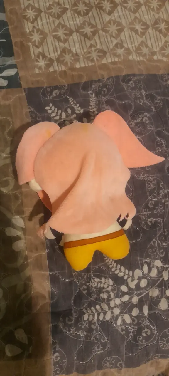 Llavero de peluche anime con cabello rosado - 2