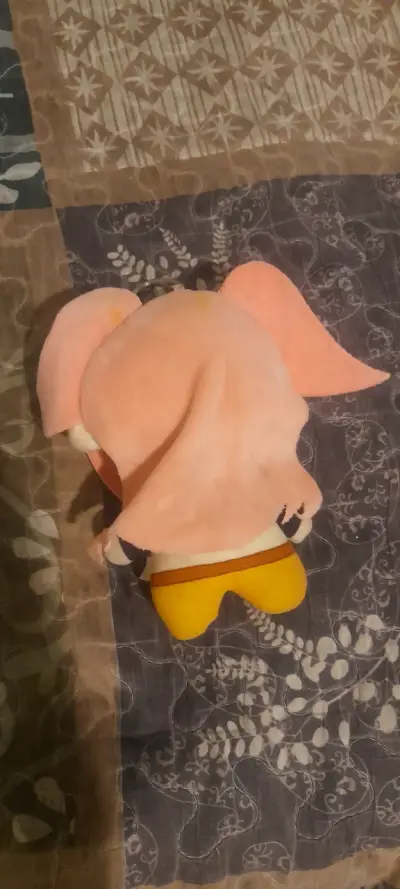 Llavero de peluche anime con cabello rosado - miniatura 2
