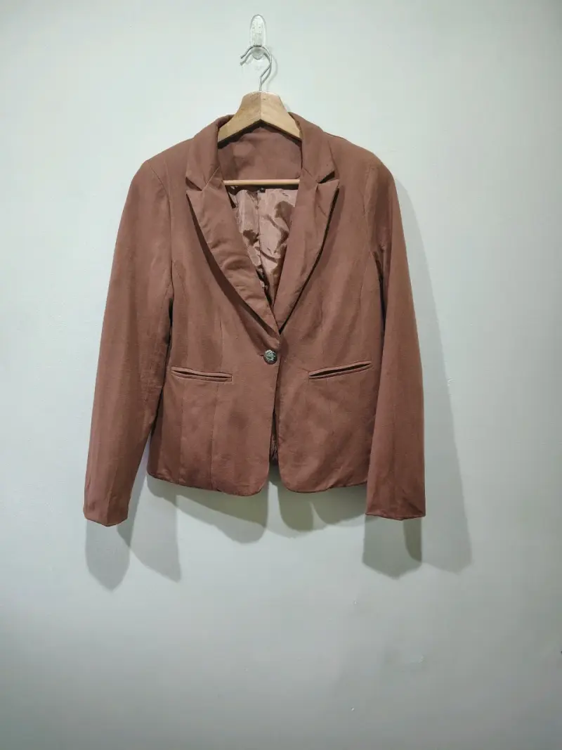 Blazer marrón para mujer en buen estado - 3