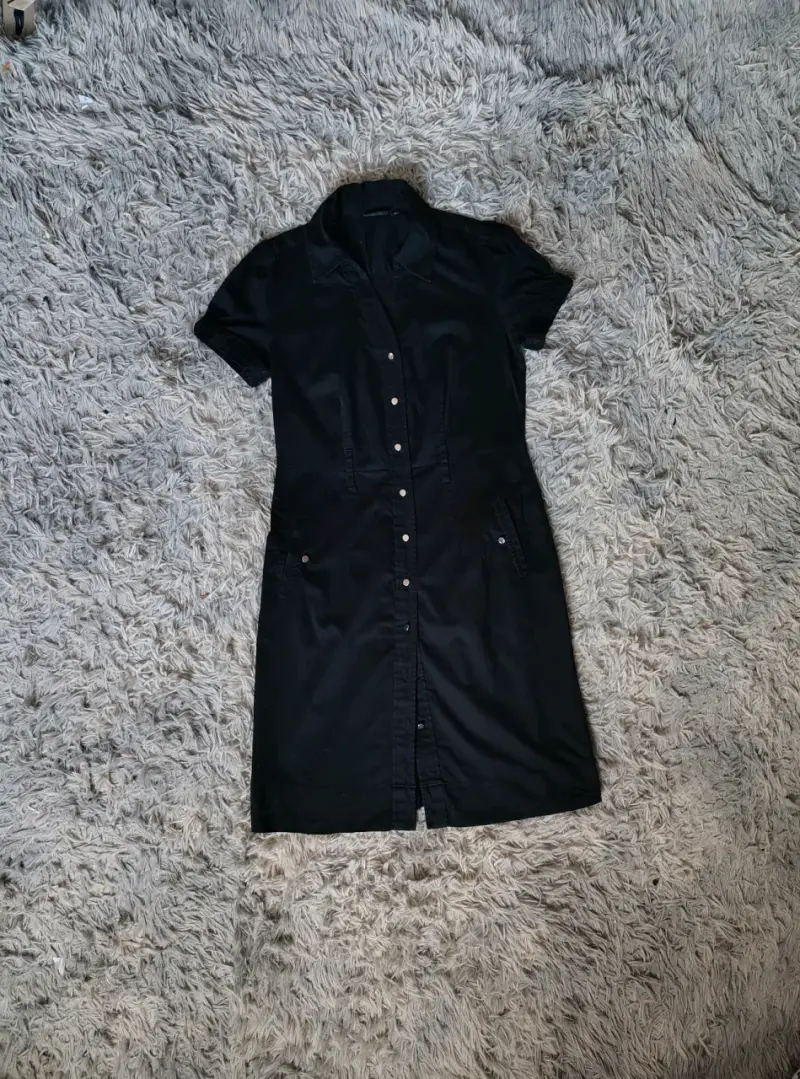 Vestido negro casual de manga corta - 2
