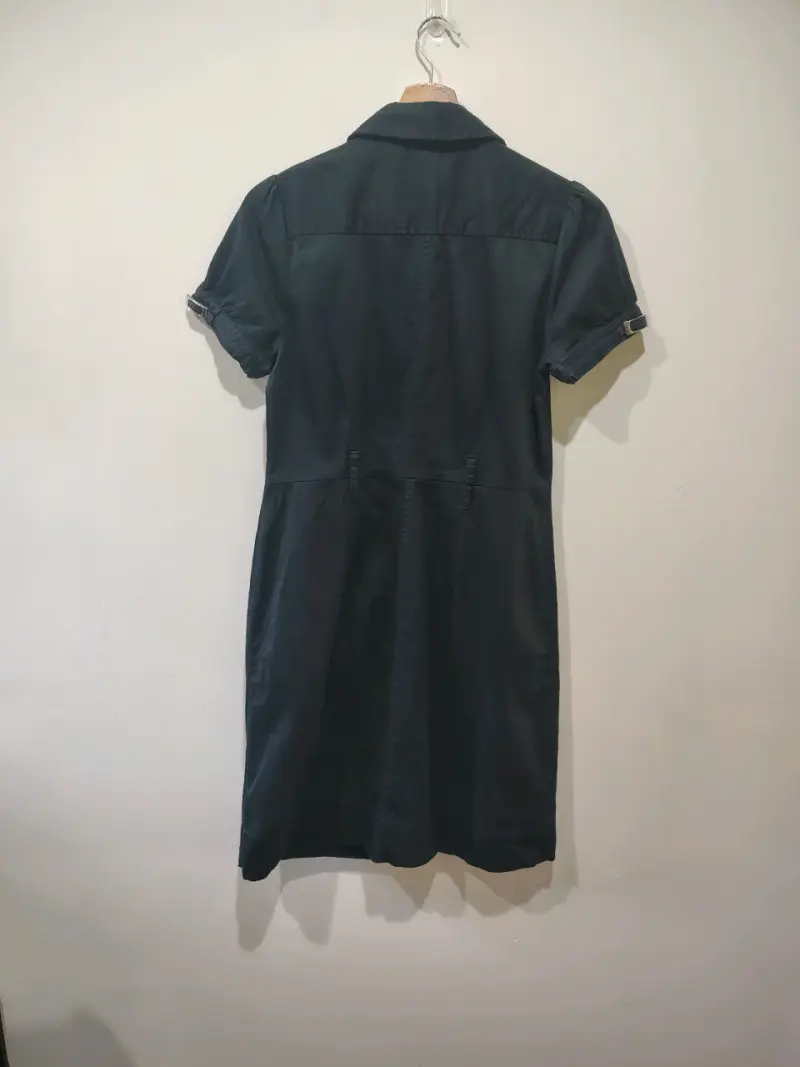 Vestido negro casual de manga corta - 3