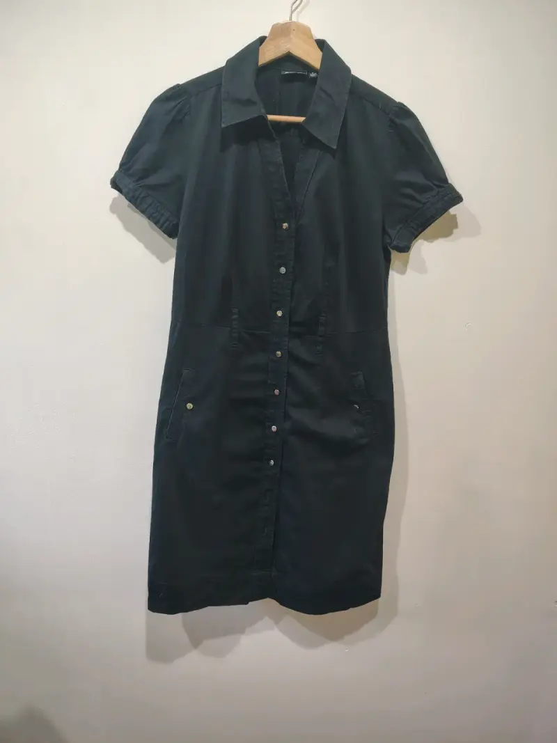 Vestido negro casual de manga corta - 4