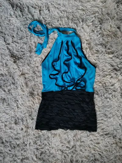 Blusa celeste y negra con volantes - miniatura 1