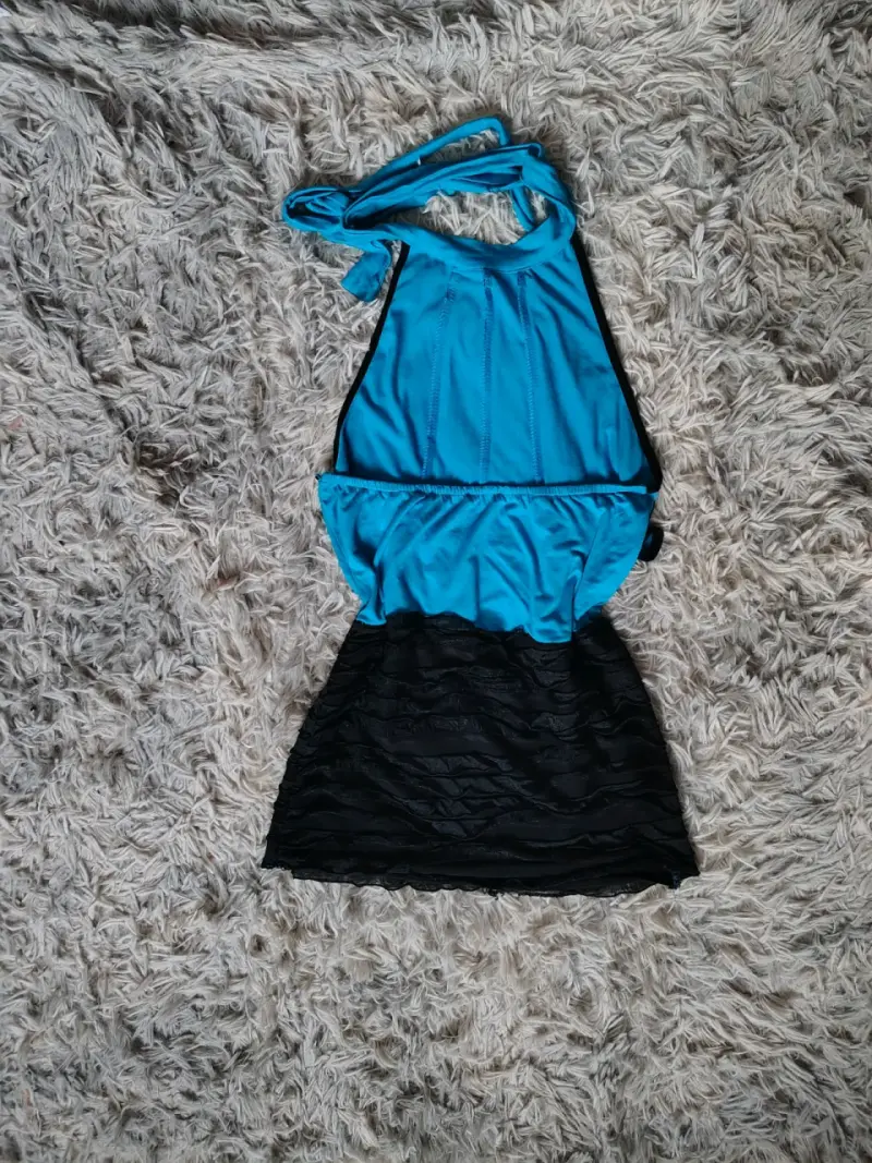 Blusa celeste y negra con volantes - 2