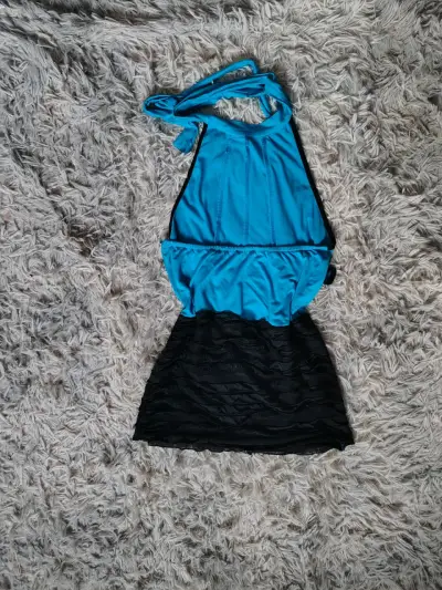 Blusa celeste y negra con volantes - miniatura 2