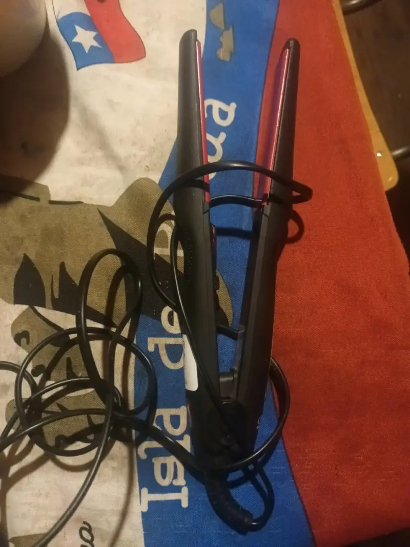 Plancha de Pelo Negra en Buen Estado