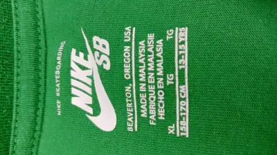 Polera verde Nike SB con diseño gráfico - miniatura 5