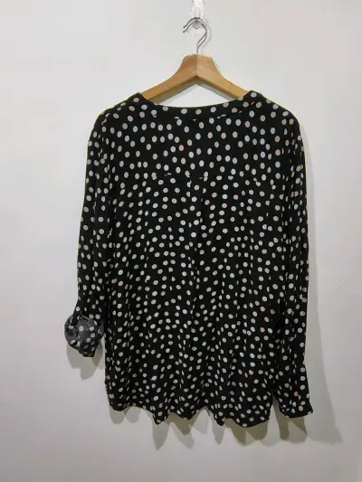 Blusa de lunares negra talla 48 - miniatura 4