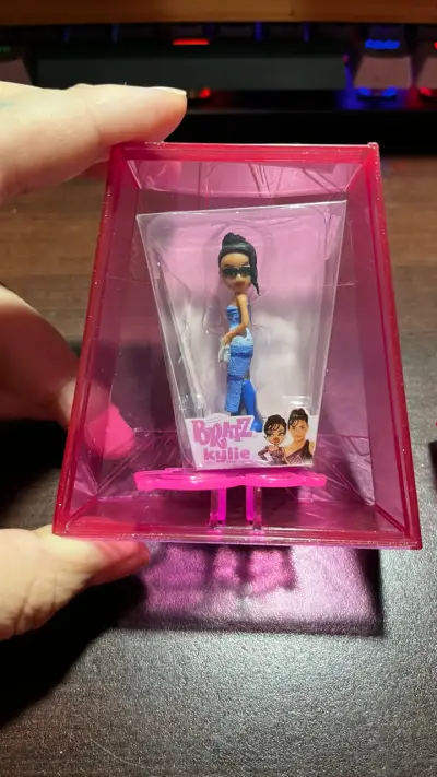 Muñeca Bratz Kylie Jenner Edición Especial - miniatura 3