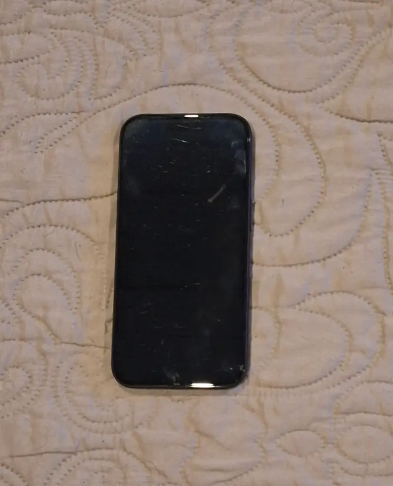 IPhone 16 en buen estado con doble cámara - 2