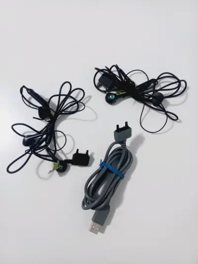 Auriculares Sony Ericsson HPM-62 con cable USB - miniatura 1
