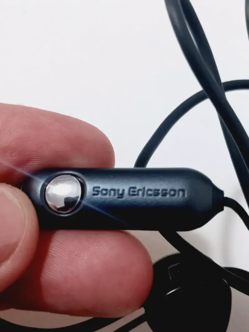 Auriculares Sony Ericsson HPM-62 con cable USB - 2