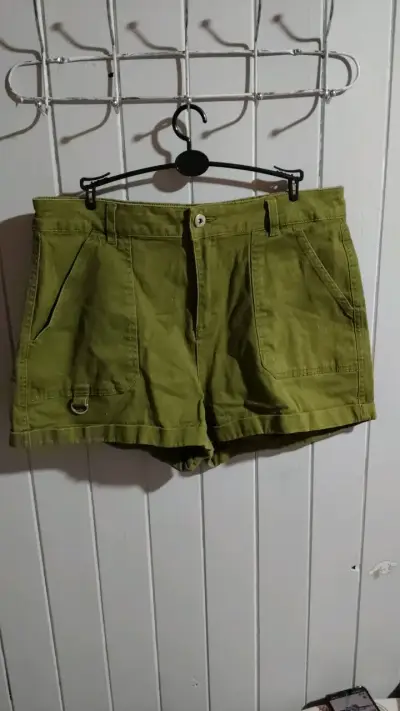 Shorts verdes de algodón para mujer - miniatura 1