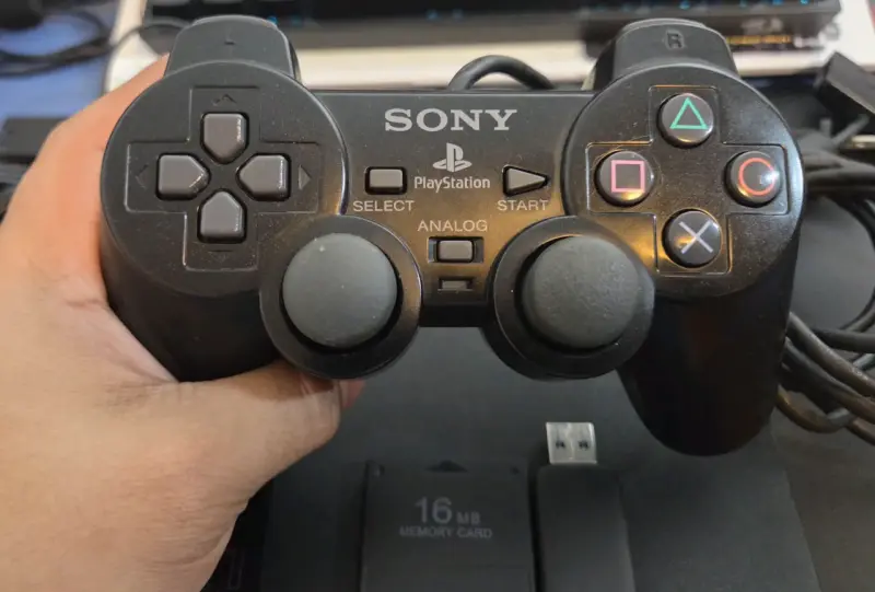 PLAYSTATION 2 + MEMORY CARD 16 MB + PENDRIVE 64GB - 6