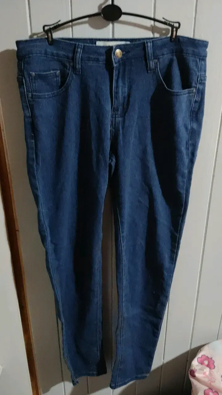 Jeans azul oscuro para mujer