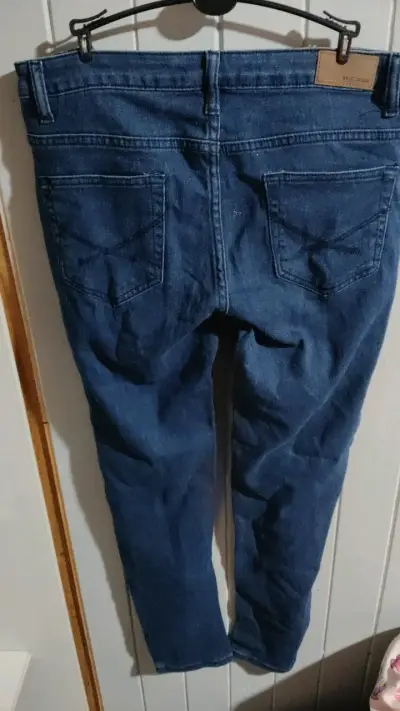 Jeans azul oscuro para mujer - miniatura 2