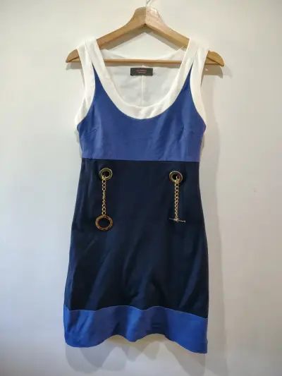 Vestido sin mangas azul con detalles dorados - miniatura 2
