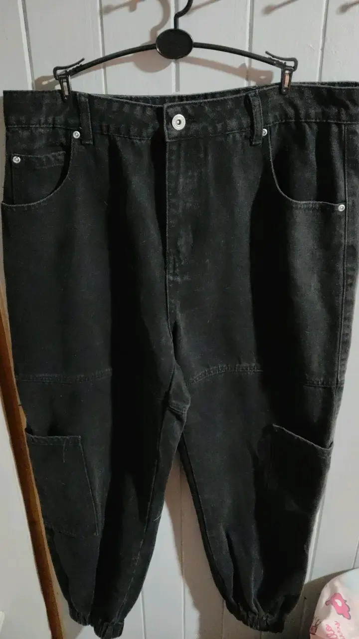 Pantalones cargo negros de mezclilla