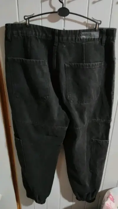 Pantalones cargo negros de mezclilla - miniatura 2