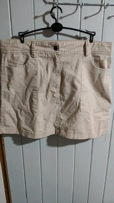 Falda beige casual para mujer - miniatura 1