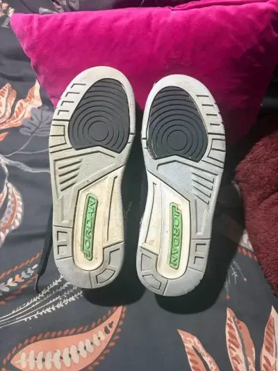 Zapatillas Nike Air Jordan 3 Retro negras y verdes - miniatura 5