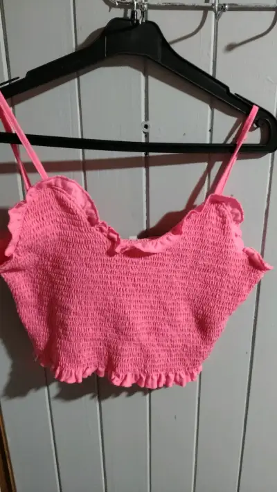 Top corto rosa con tirantes - miniatura 1