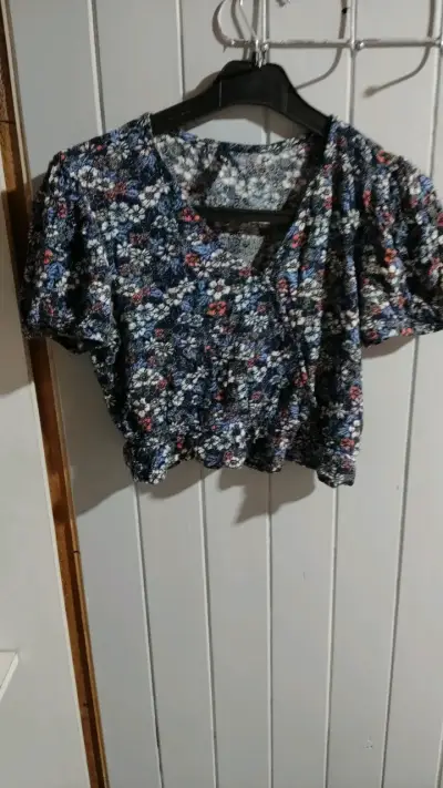 Blusa floreada manga corta para mujer - miniatura 1