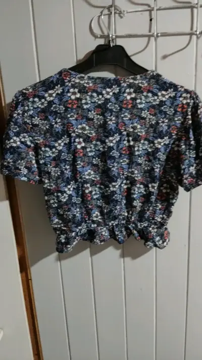 Blusa floreada manga corta para mujer - miniatura 2