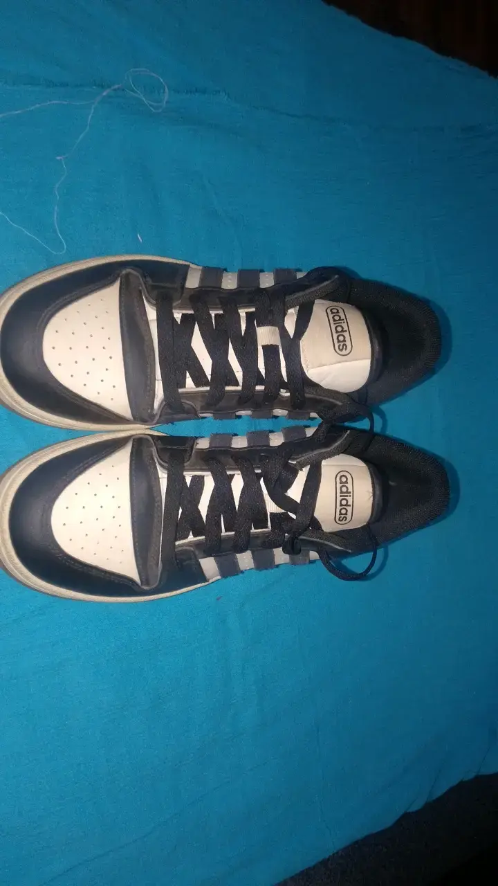 Zapatillas deportivas negras y blancas Adidas - 2