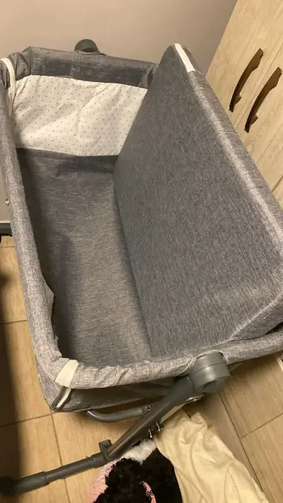 Cuna colecho gris para bebé en buen estado - miniatura 1