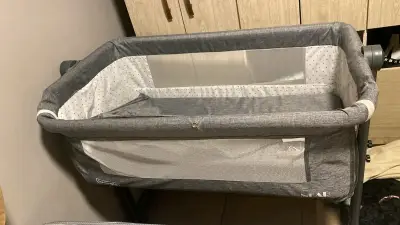Cuna colecho gris para bebé en buen estado - miniatura 2