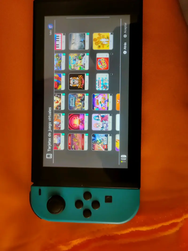 Consola Nintendo Switch con Joy-Con Azul y Rojo
