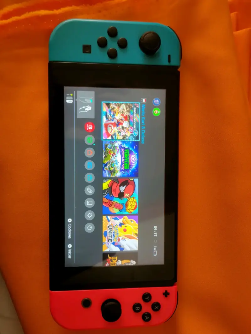 Consola Nintendo Switch con Joy-Con Azul y Rojo - 2
