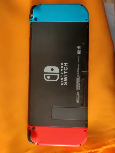 Consola Nintendo Switch con Joy-Con Azul y Rojo - miniatura 3